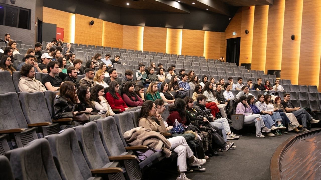 İzmir şehir tiyatroları gençlerle buluştu
